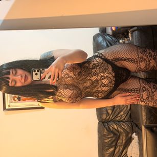Model - Velvet Rae feet