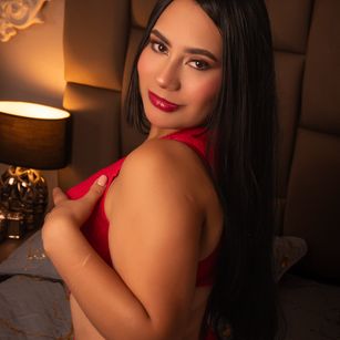 Model - Madeline Walker latina