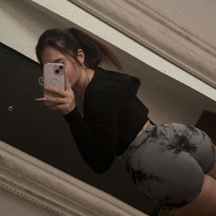 Model - Sophie hugetits