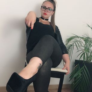 Model - Miss Amber Divine fetish