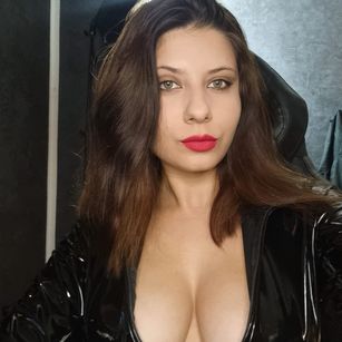 Model - MariaMendez humiliation