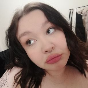 Model - Lily curvy