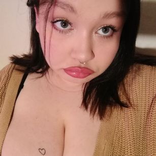 Model - Lily joi