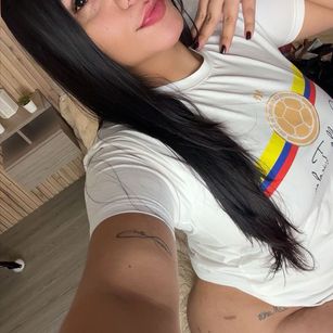 Model - Valentina Vega ass