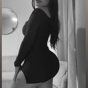Model - Valentina Vega feet