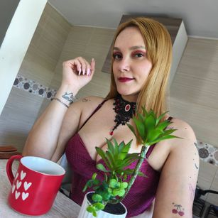 Model - Mia_blonde squirt