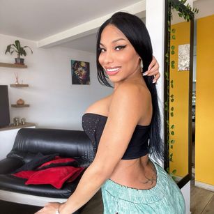 Model - Evaebonny14 beauty