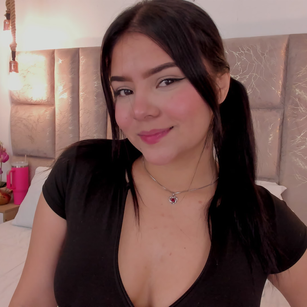 Model - Oriana Guzman curvy
