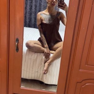 Model - SilvanaOwen latina
