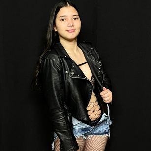 Model - Lizzie naked