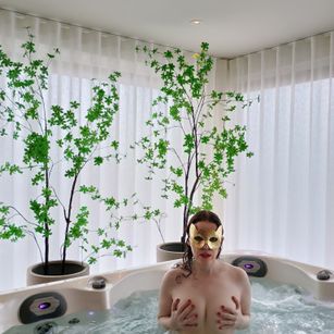 Model - Isabeau Roseart petite