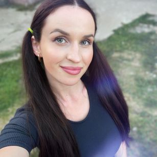 Model - Snow White HUGE TITS cum