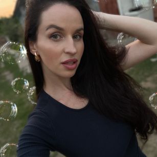 Model - Snow White HUGE TITS cum