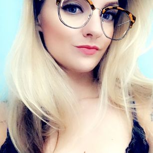 Model - Allie Awesome Hot