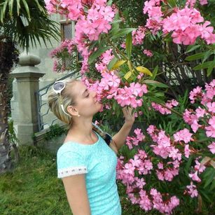 Model - CandyShop masturbation