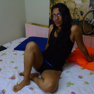 Model - Glory Jhons play