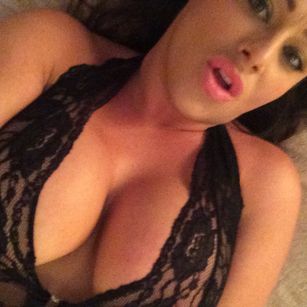 Model - Nikki Devine 8