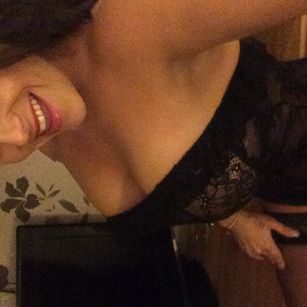 Model - Nikki Devine 9