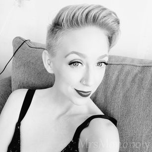 Model - Mrs. Monopoly petite