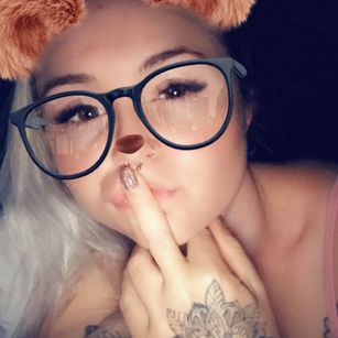 Model - Kinky Inked Milf sex