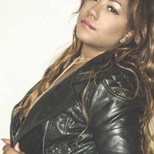 Model - Nina Lewis  8