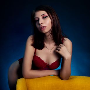 Model - Adela teen