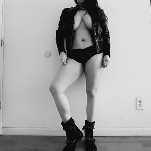 Model - Delilah Cox sexy