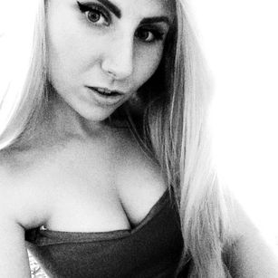 Model - Marie squirting