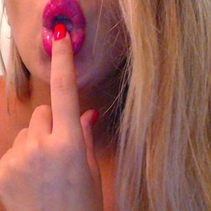 Model - HOT MILF BIGTITTEN