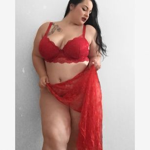 Model - Nina BBW BBW