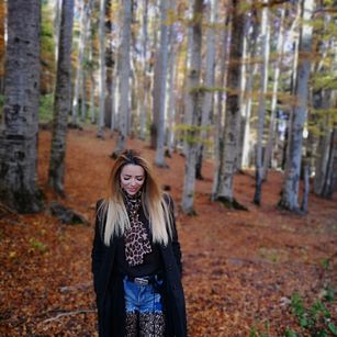 Model - JULIE SUMMER young