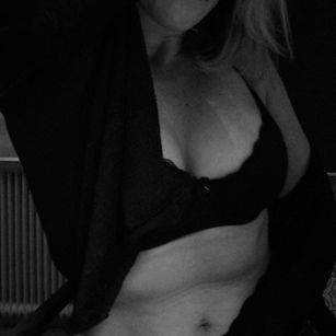 Model - Rebelrose milf