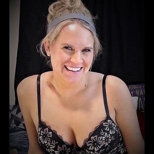 Model - The Hotty Molly joi