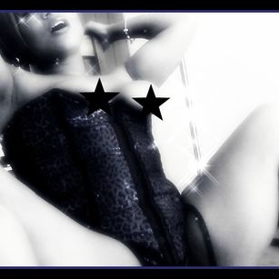 Model - Exquisite Evelyn sex