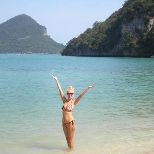 Model - MissEly feet