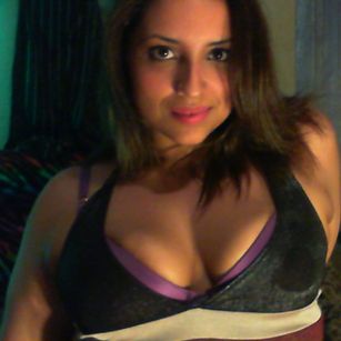 Model - Nickie Darling glasses