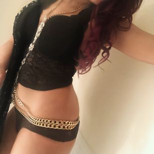 Model - Alessa smoking