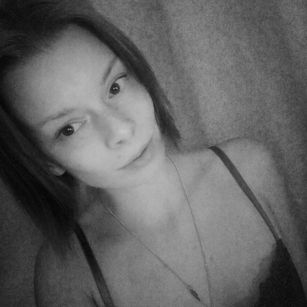 Model -  Miss_Gold young