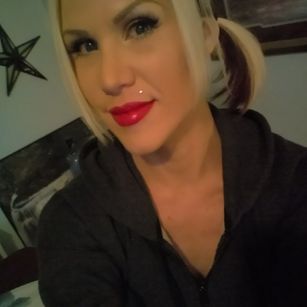 Model - Emma Frost camgirl