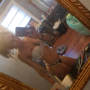 Model - Millani Mone striptease