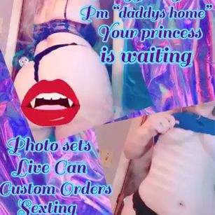 Model - Lucy London twerking