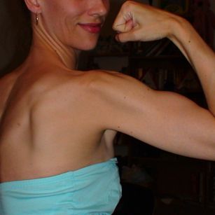 Model - Erotic Eva Squirts Muscles