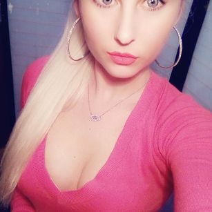Model - Crazygirlbitch Blonde