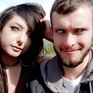 Model - Lola Poppi and Riley Harvey blowjob