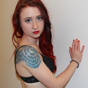 Model - littleredhead410 camgirl