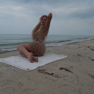 Model - Sunny VIP sociable