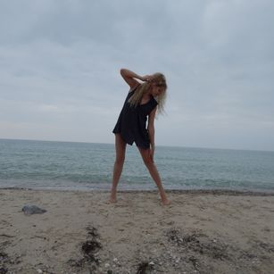 Model - Sunny VIP sociable