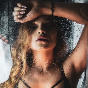 Model - Loren Queen deepthroat