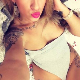 Model - Natalie White milf