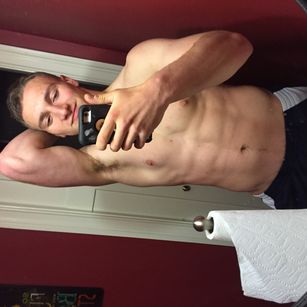 Model - Collegekid4U 1